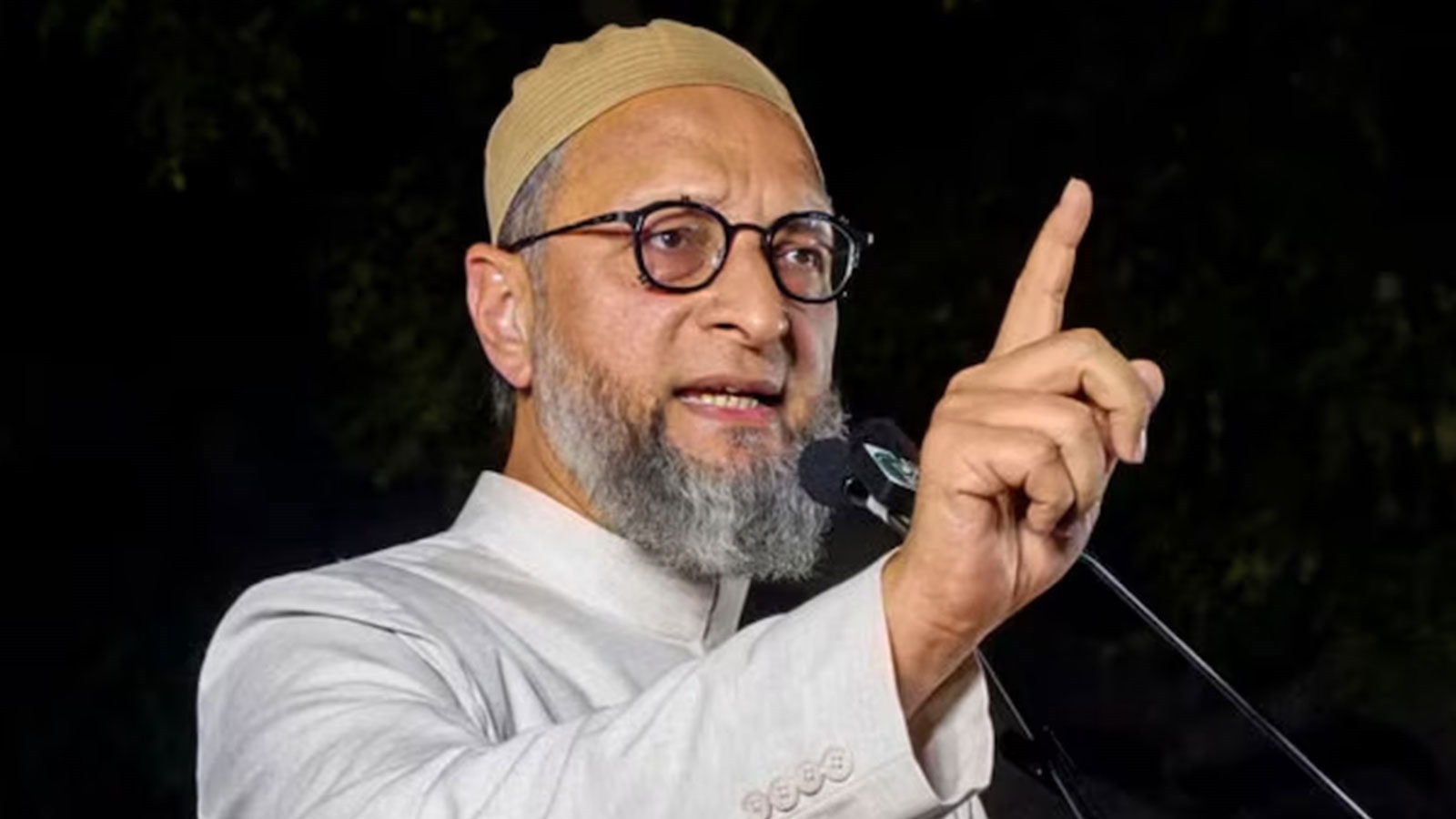 Lawyer writes to President of India seeking disqualification of Asaduddin Owaisi for raising Jai Palestine slogans Lawyer writes to President of India seeking disqualification of Asaduddin Owaisi for raising Jai Palestine slogans